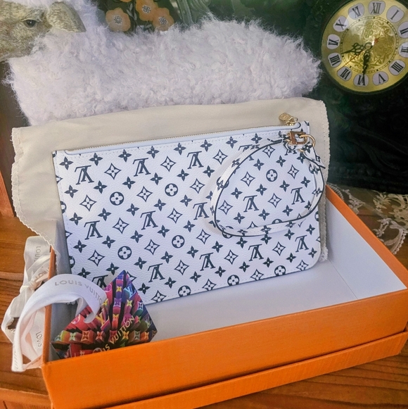 Louis Vuitton Handbags - Louis Vuitton White & Black Monogram Canvas Wristlet